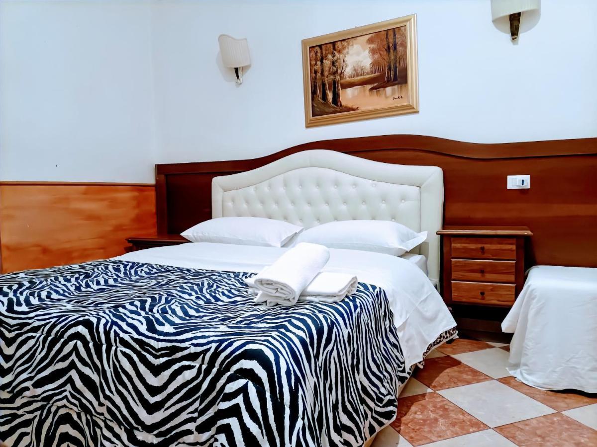 Cattaneo Accomodation Рим Номер фото